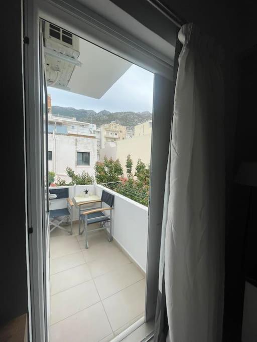 Studio In The Center, 2 Mins From The Beach Лоутраки Экстерьер фото