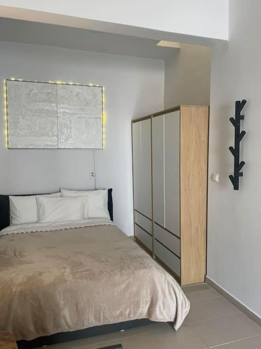 Studio In The Center, 2 Mins From The Beach Лоутраки Экстерьер фото