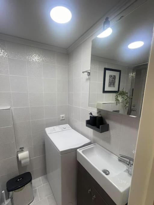 Studio In The Center, 2 Mins From The Beach Лоутраки Экстерьер фото