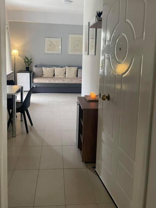 Studio In The Center, 2 Mins From The Beach Лоутраки Экстерьер фото