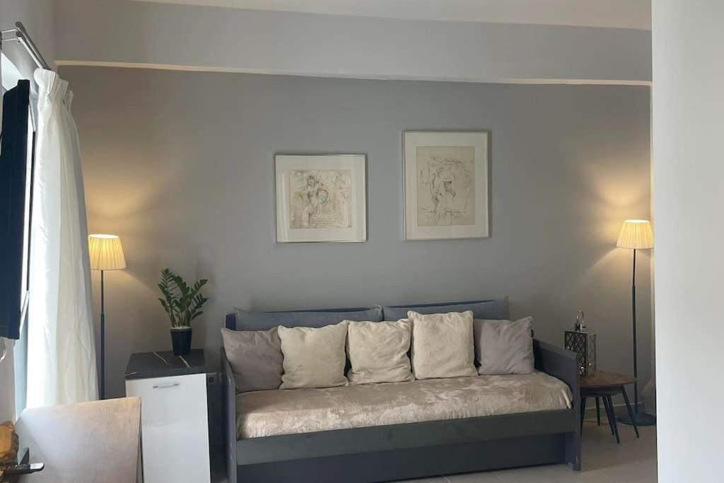 Studio In The Center, 2 Mins From The Beach Лоутраки Экстерьер фото