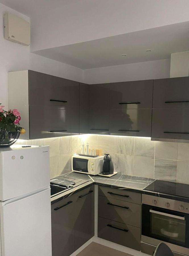Studio In The Center, 2 Mins From The Beach Лоутраки Экстерьер фото